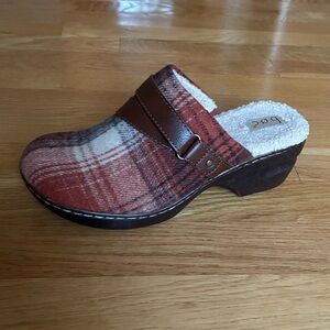b.o.c. Mae Comfort Clog Flannel Fabric Upper Plaid Pattern Size 8